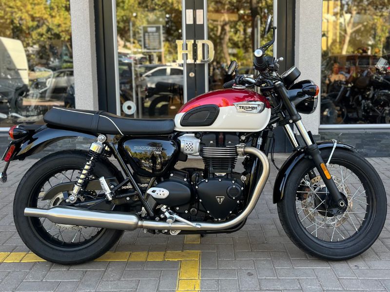 TRIUMPH BONNEVILLE T100